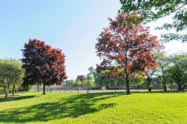 Courtyard - 134 E Bailey Rd
