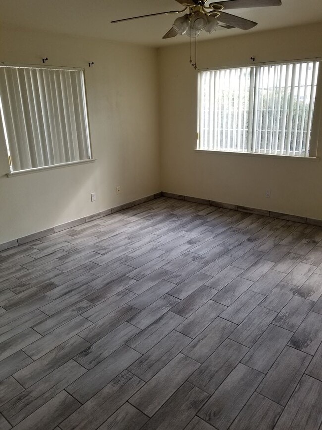 Building Photo - 2 Br 1 Ba available Now
