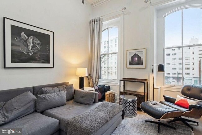 Building Photo - 1824 Chestnut St