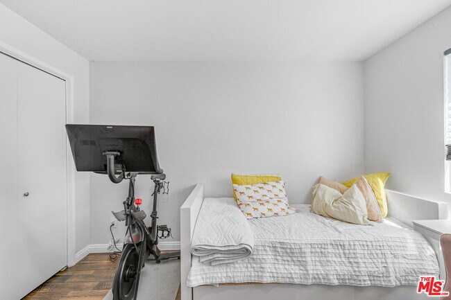 Building Photo - 4230 Whitsett Ave