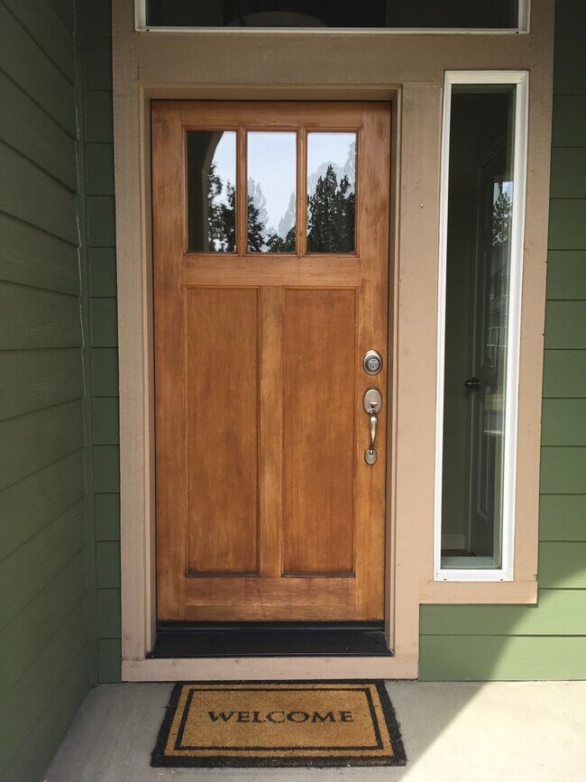 Building Photo - $1,000 off 1st Month's Rent!!! Gorgeous River Canyon Community Home!