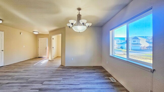 Building Photo - Beautiful 5 bed 2.5 Bath Home in Renton Highlands