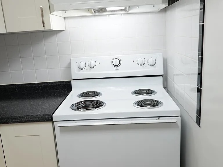 Building Photo - 910 Kennebec Ave