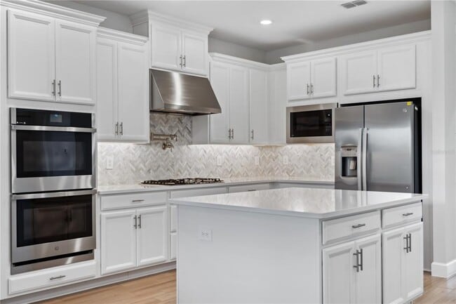 Building Photo - 512 Bellflower Way