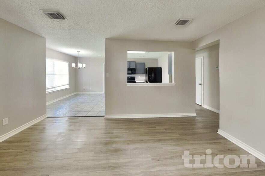 Building Photo - 8030 Falcon Meadow Dr