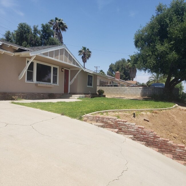 Building Photo - 7329 Sebastian Ave