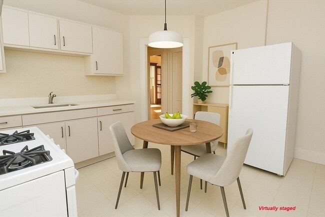 Building Photo - 89 Rockview St