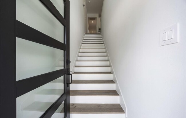 Building Photo - 8021 Cora St