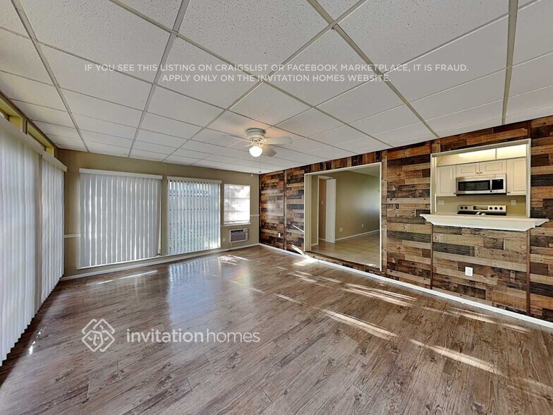 Building Photo - 2014 Cambridge Dr