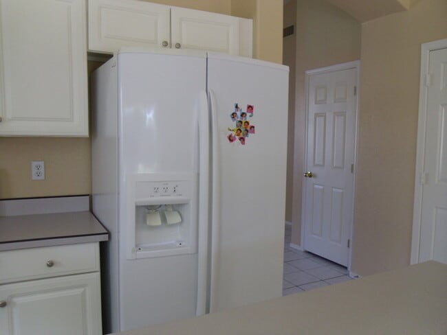 Building Photo - 3 bed 2 bath single level house in core Ch...