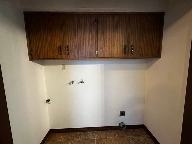 Building Photo - Three Bedroom Home in Keizer