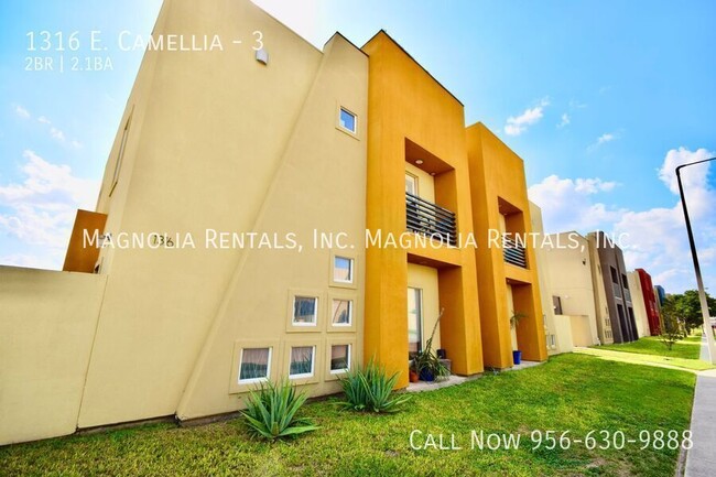 Building Photo - McAllen Townhouse For Rent - Water Included