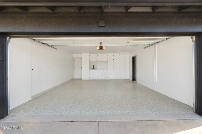 Building Photo - 1643 W Griswold Rd