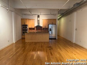 Building Photo - 1339 S Flores St