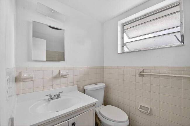 Building Photo - 1406 Barton Rd