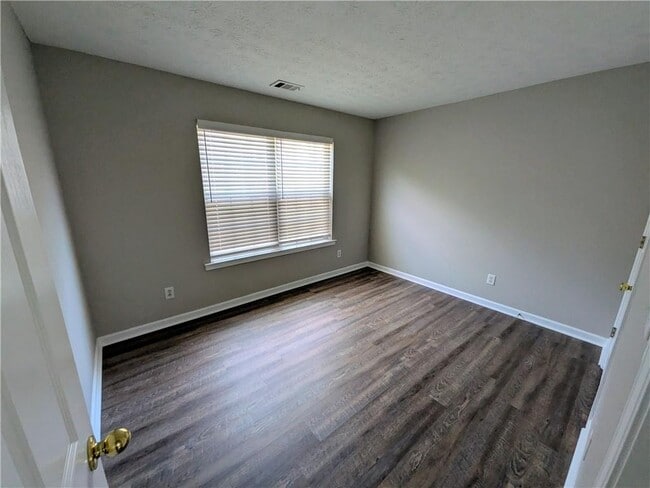 Building Photo - 2363 Mills Bend