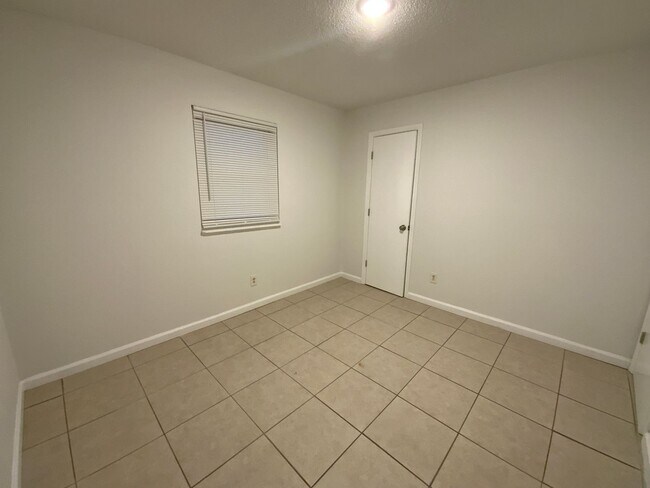 Building Photo - 211 Snead Dr
