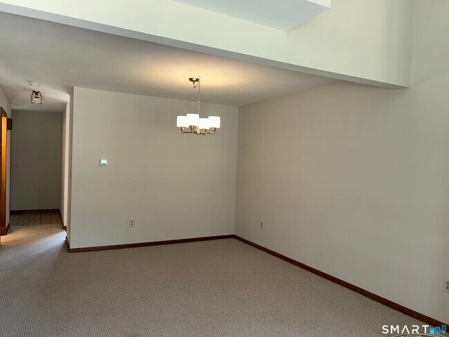 Building Photo - 17 Eagle Rock Cir