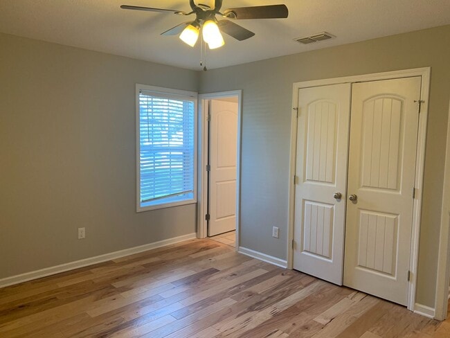 Building Photo - Adorable Tullahoma Home!