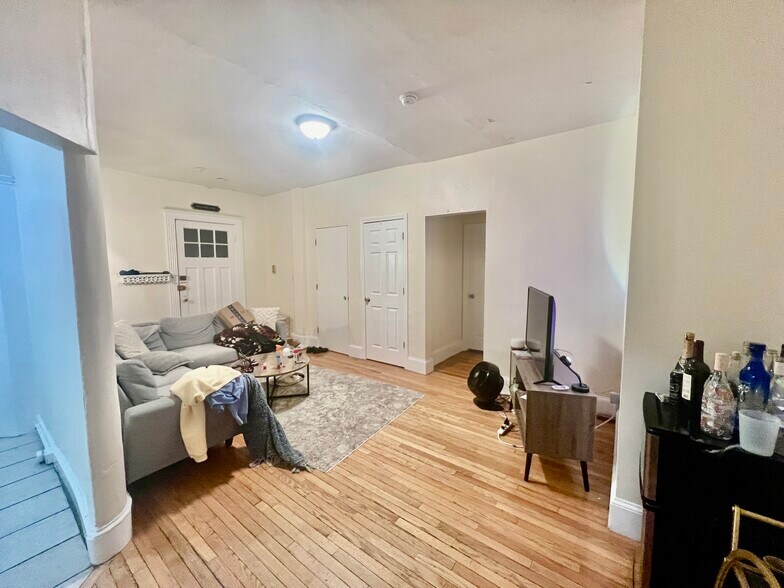 Building Photo - 322 Saint Paul St