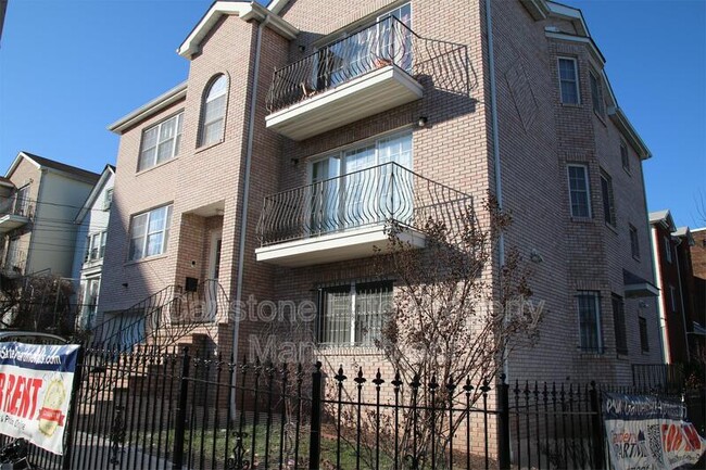 Primary Photo - 161-163-163 Sussex Ave