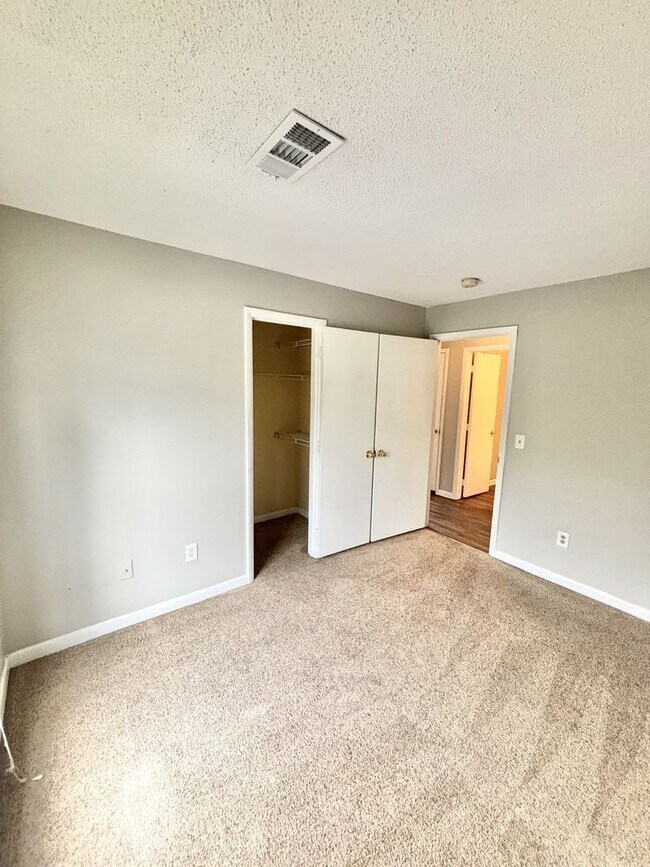Building Photo - *1/2 Off 1st Months Rent!* 4 Bed, 2 Bath Condo Near MTSU in Murfreesboro *Free Water*