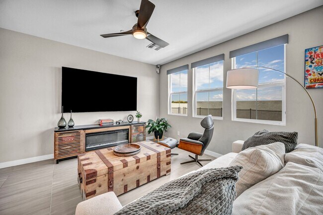 Building Photo - Spacious 5-Bedroom Home with Loft, Pool & Mountain Views
