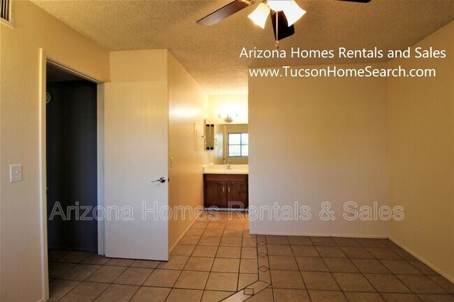Building Photo - 6625 E Golf Links Rd