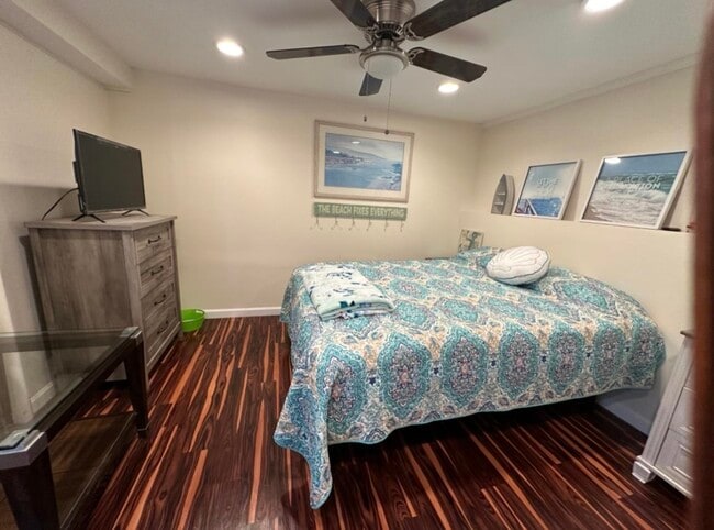 Building Photo - 15 Shore Dr