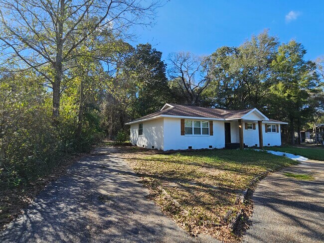 Building Photo - 1210 Barcelona Dr