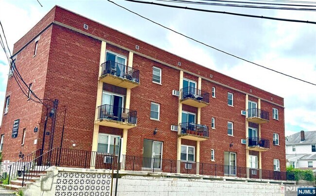 Building Photo - 68 W Main St