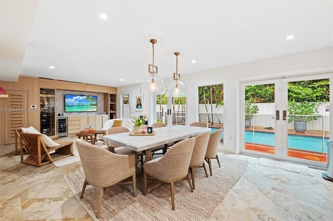 Building Photo - 200 W Mashta Dr