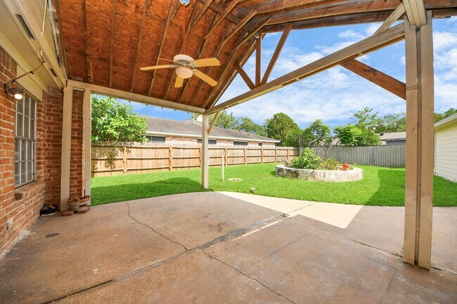 Building Photo - 11411 Briar Forest Dr