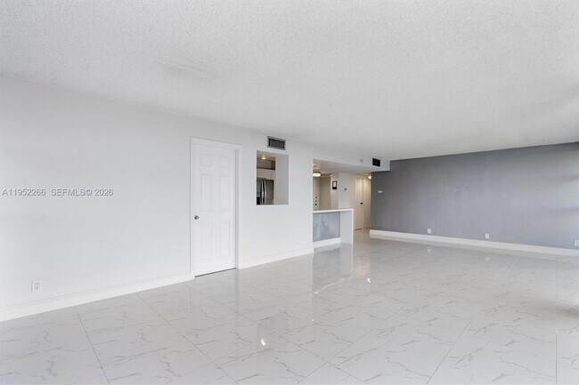 Building Photo - 600 Parkview Dr