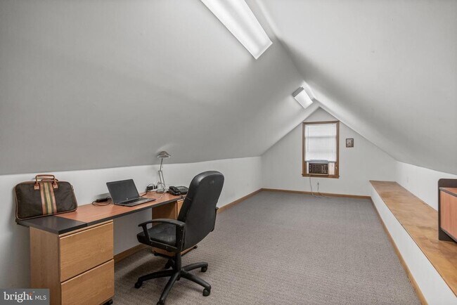 Building Photo - 405 Holly Glen Dr