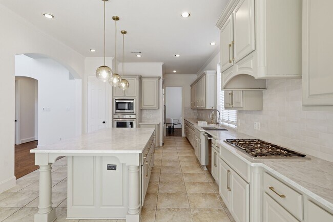 Building Photo - 25707 Pierrmont Ct