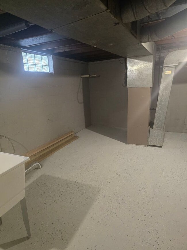 Building Photo - 2 Bedroom With Bonus Room in Basement