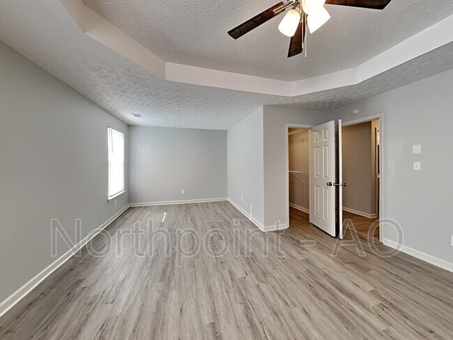 Building Photo - 421 Trinity Tr