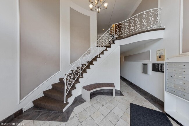 Building Photo - 5000 Carriageway Dr