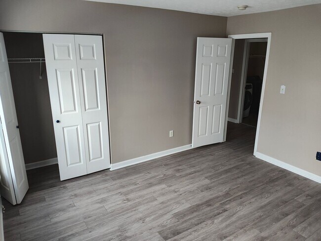 Building Photo - Beautifully maintained 4-bedroom, 2.5-bath...