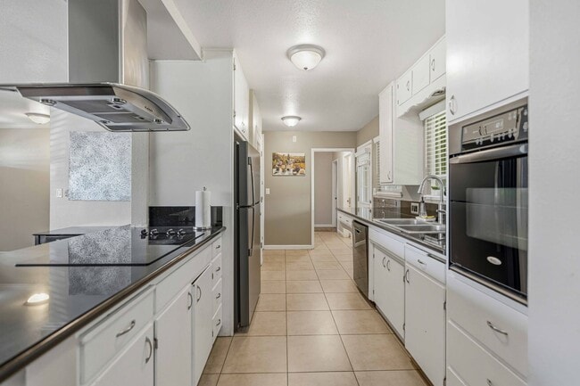 Building Photo - 1825 College Ave