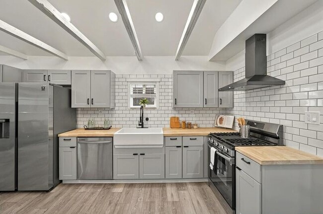 Building Photo - 2461 Depew St