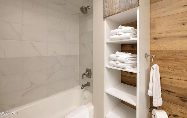 Building Photo - 76 Gcr Mile 22