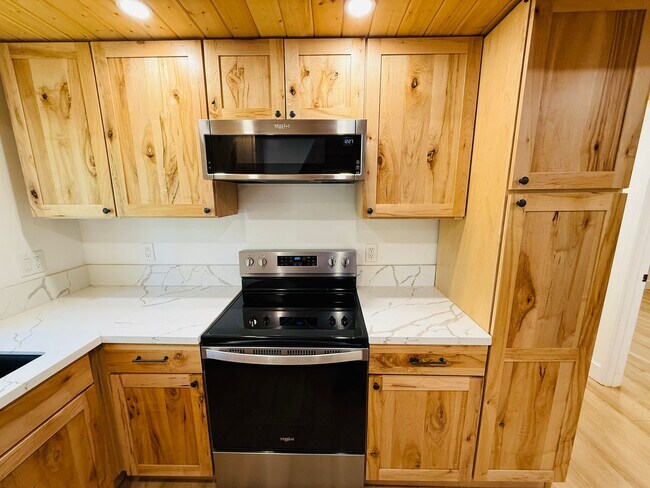 Building Photo - 3 bed 2 bath home for rent in South Lake Tahoe
