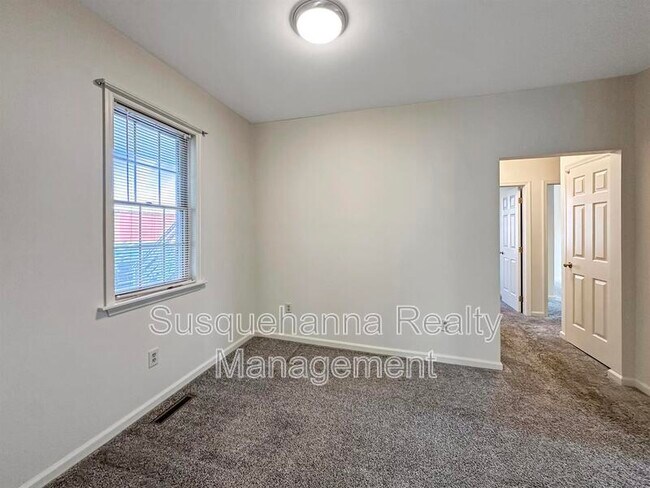 Building Photo - 339 E Derry Rd