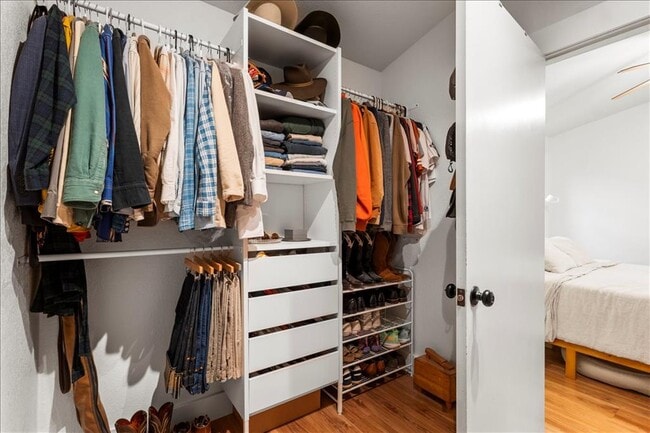 Building Photo - 3007 E 18th St