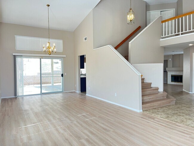 Building Photo - Large 4 bedroom home in Orangecrest for rent!