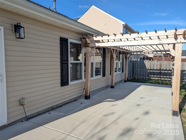 Building Photo - 134 Nevis Ln