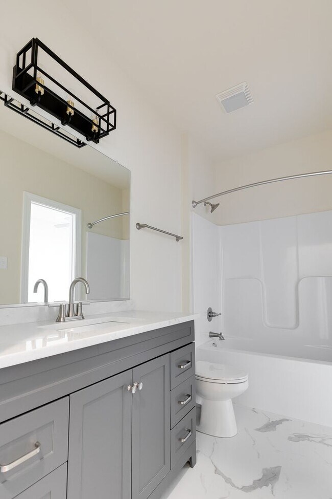 Building Photo - 1018 N 32nd St