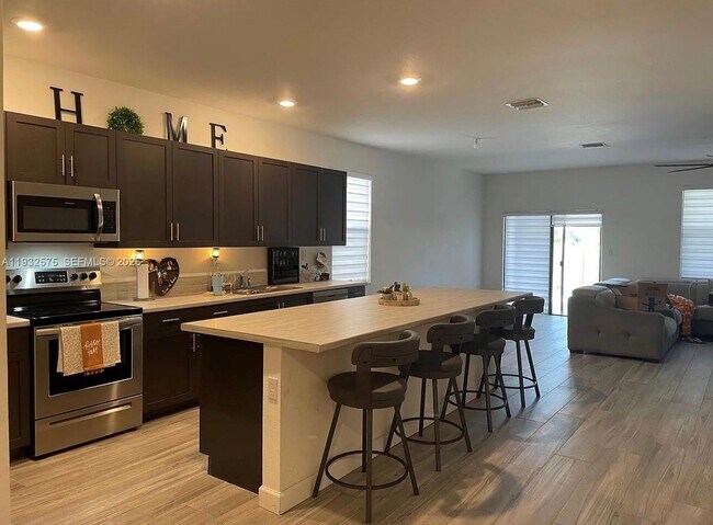 Building Photo - 25137 SW 108th Ave